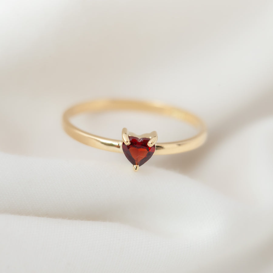 Anillo Corazón con Granate rojo