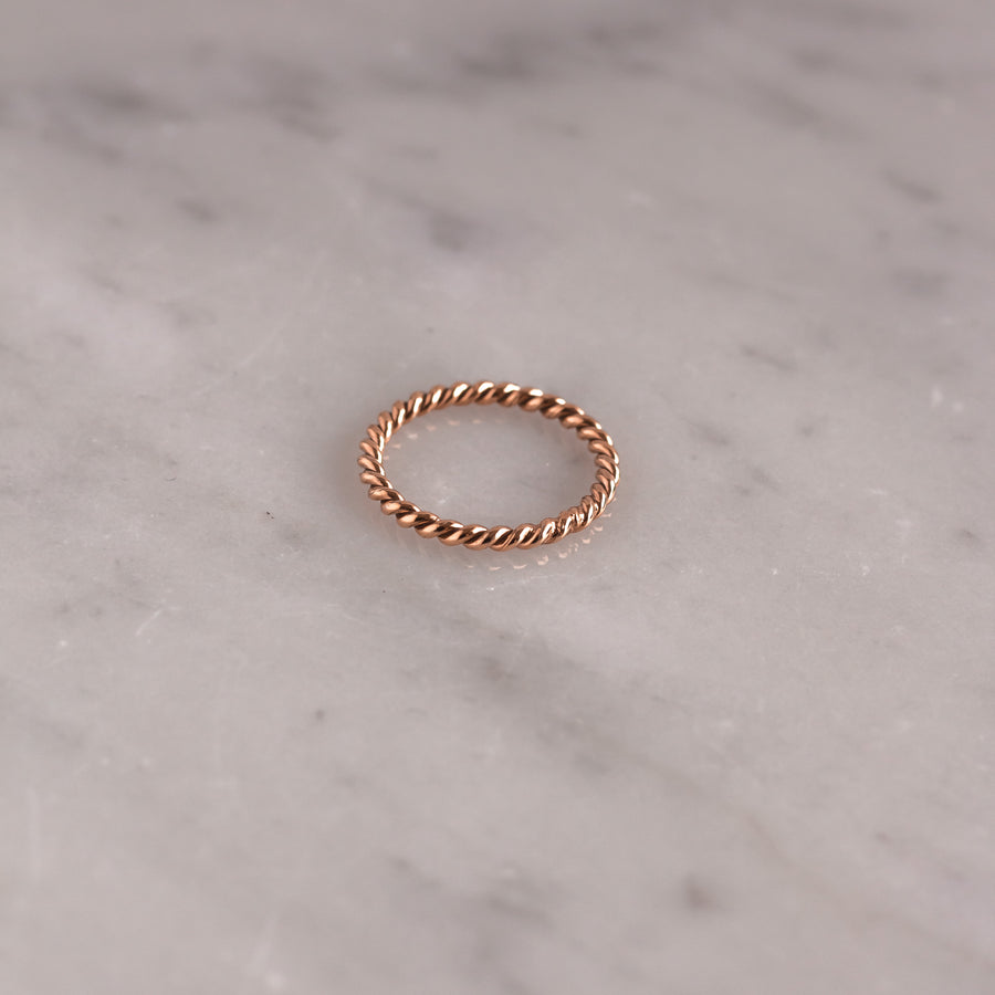 Anillo Twist entorchado rose gold